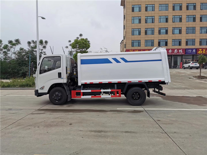 江鈴凱運5方自裝卸式垃圾車