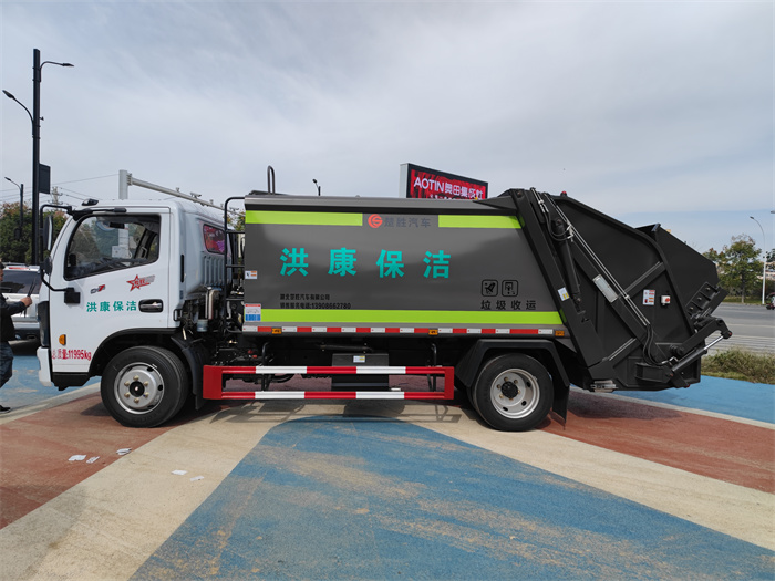 新上市全柴發(fā)動(dòng)機(jī)8方壓縮式垃圾車(chē)