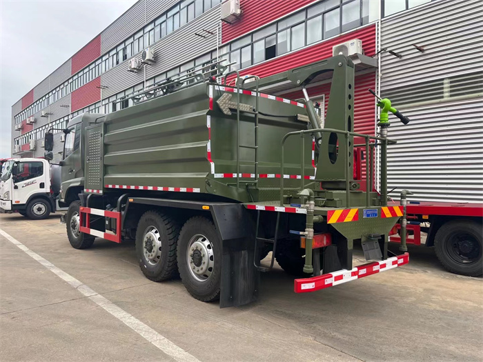 東風(fēng)天錦光伏板、鐵路清洗車