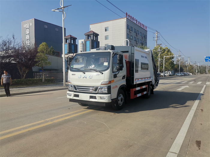 江淮駿鈴8方壓縮式垃圾車(chē)