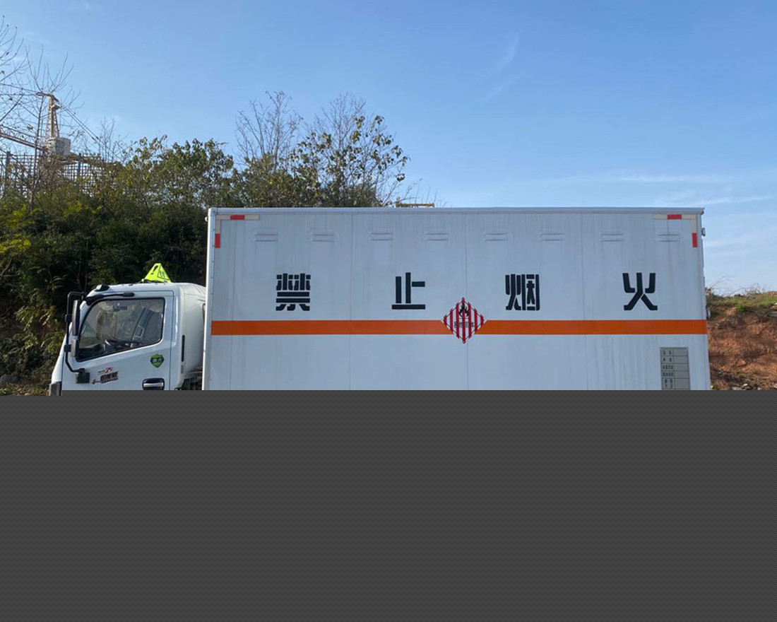 東風(fēng)多利卡D7腐蝕性物品廂式運輸車