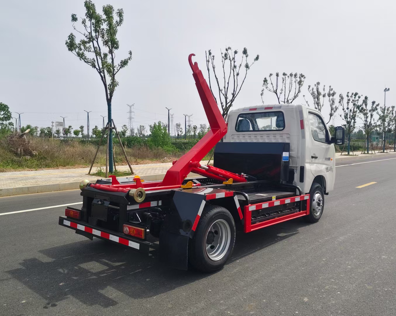 福田純電動垃圾車