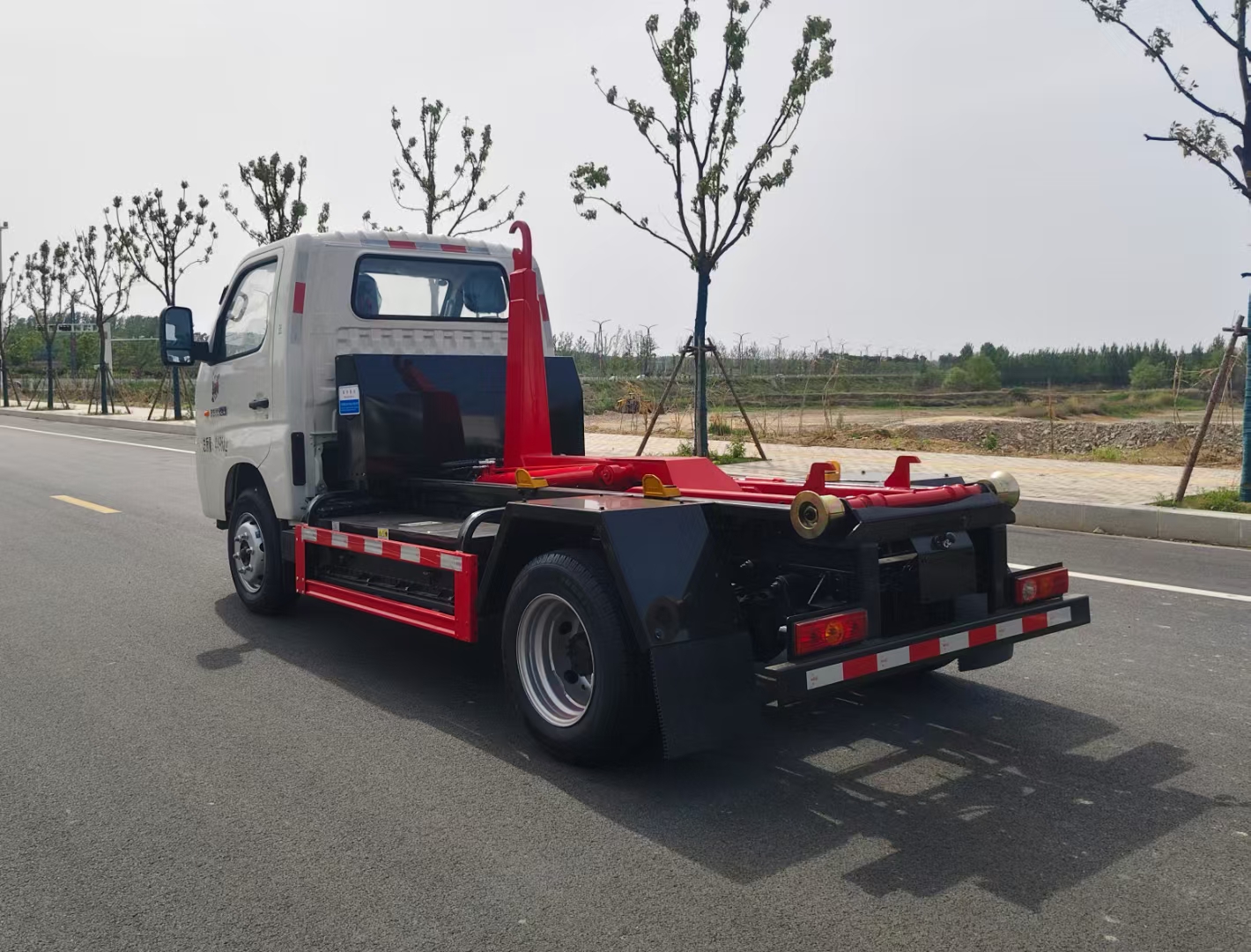 福田純電動垃圾車